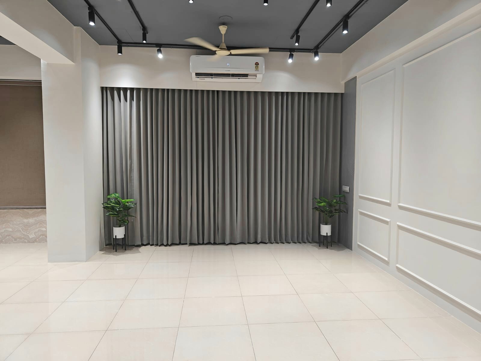 The curtain wall seen across the width of the hall